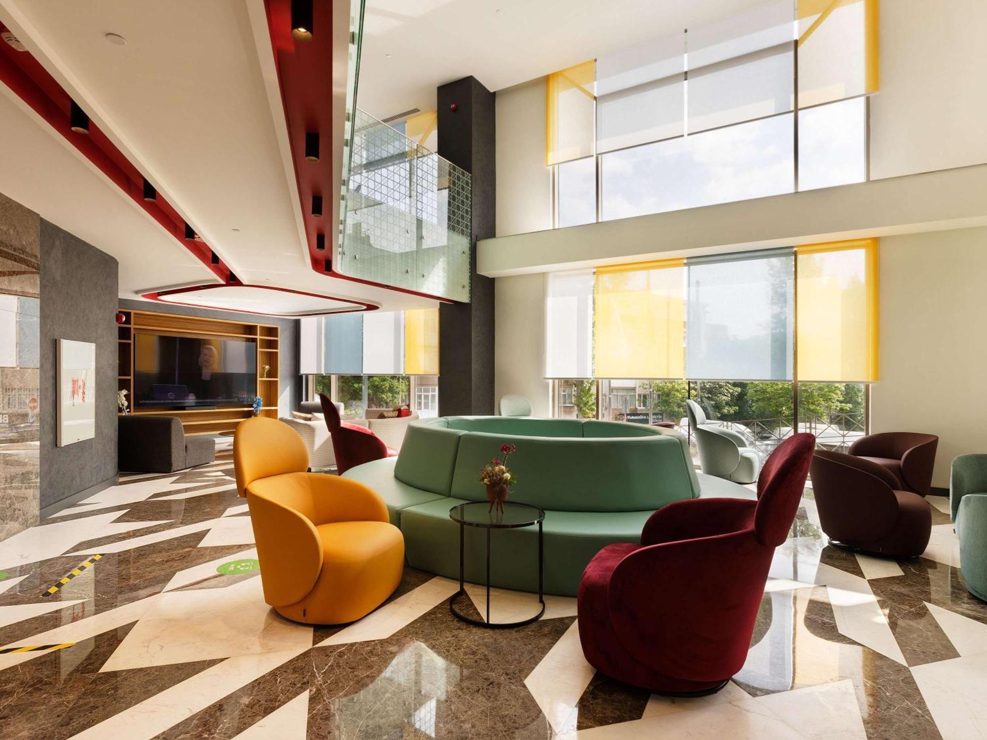 Ibis Styles Istanbul Merter Exteriér fotografie Lobby