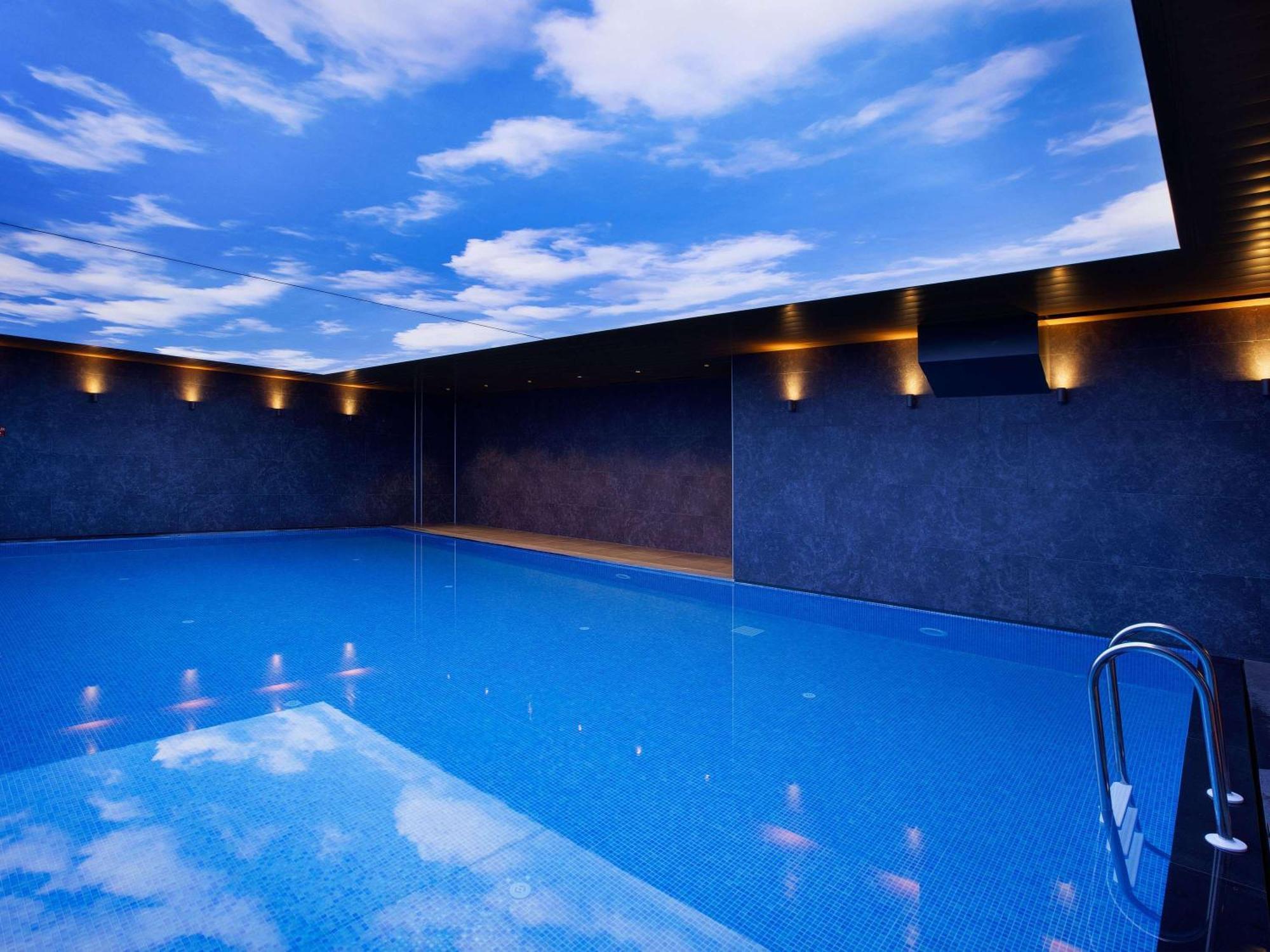 Ibis Styles Istanbul Merter Exteriér fotografie The swimming pool at the hotel